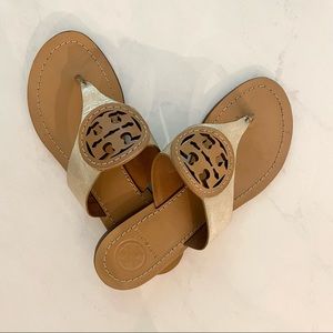 Tory Burch Leather T Strap Sandal in Gold Size 5
